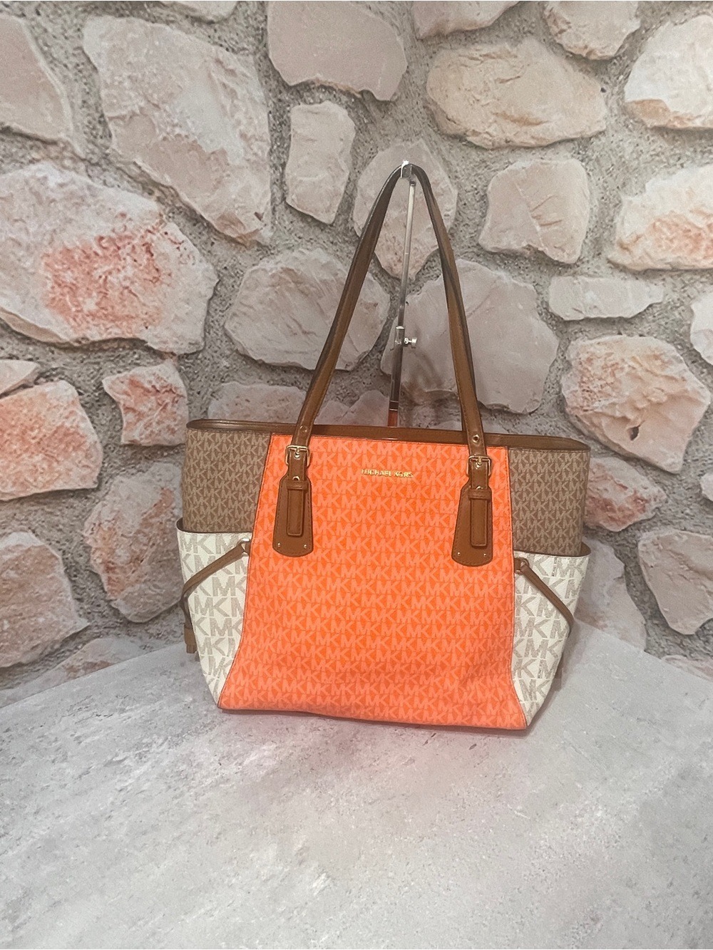 Michael Kors Voyager Orange Colorblock Tote & Matching Wallet Clementine - Picture 2 of 12